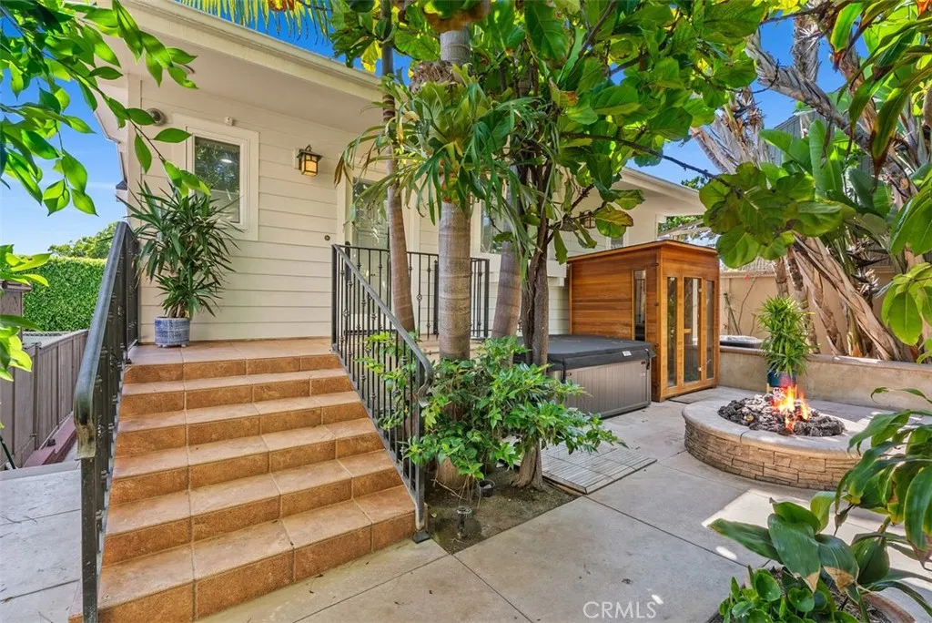 Laguna Beach, California 92651, United States, 2 Bedrooms Bedrooms, ,2 BathroomsBathrooms,Residential,Active,162030