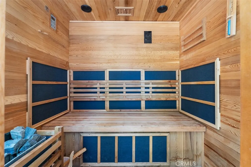 Laguna Beach, California 92651, United States, 2 Bedrooms Bedrooms, ,2 BathroomsBathrooms,Residential,Active,162030