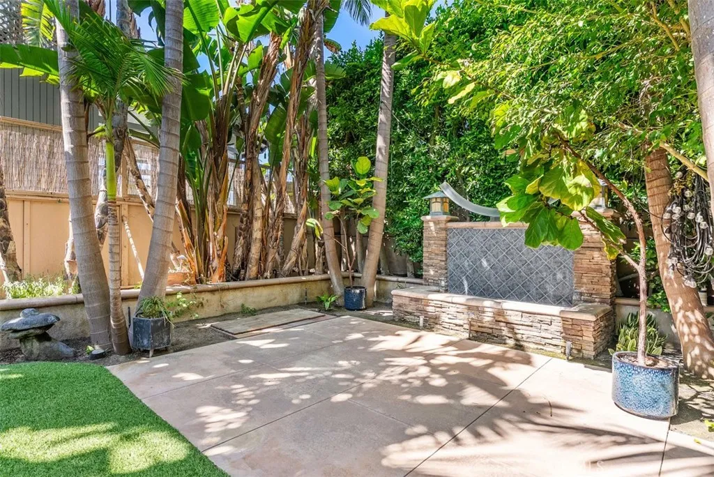 Laguna Beach, California 92651, United States, 2 Bedrooms Bedrooms, ,2 BathroomsBathrooms,Residential,Active,162030