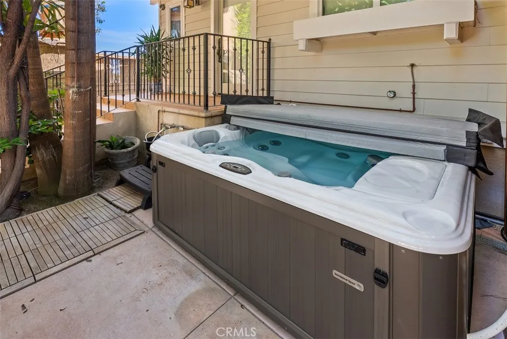 Laguna Beach, California 92651, United States, 2 Bedrooms Bedrooms, ,2 BathroomsBathrooms,Residential,Active,162030