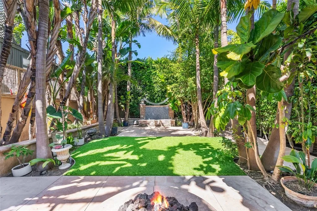 Laguna Beach, California 92651, United States, 2 Bedrooms Bedrooms, ,2 BathroomsBathrooms,Residential,Active,162030