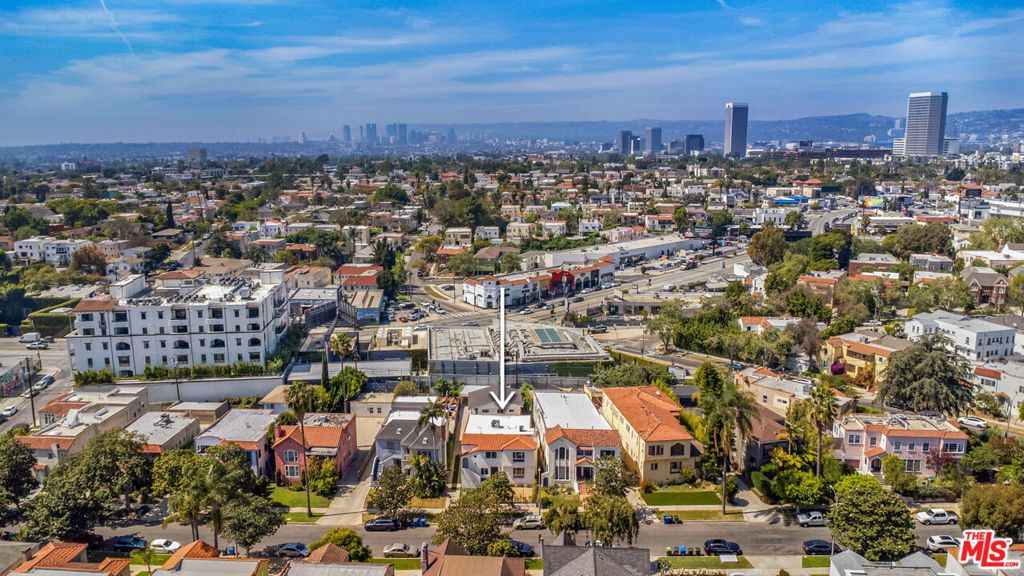 1129 S Citrus Avenue