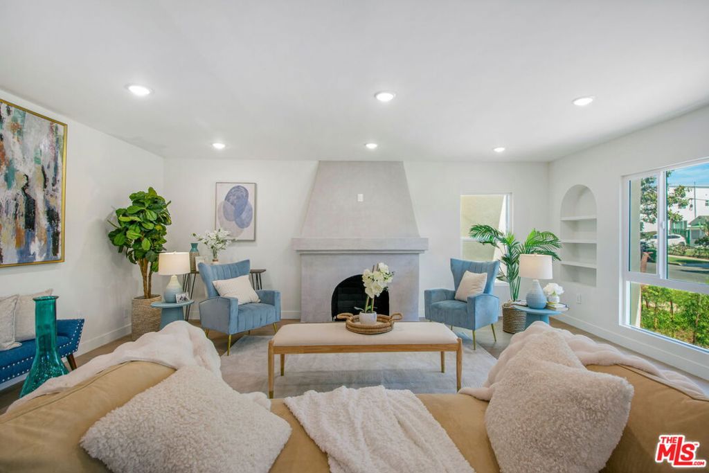 1129 S Citrus Avenue