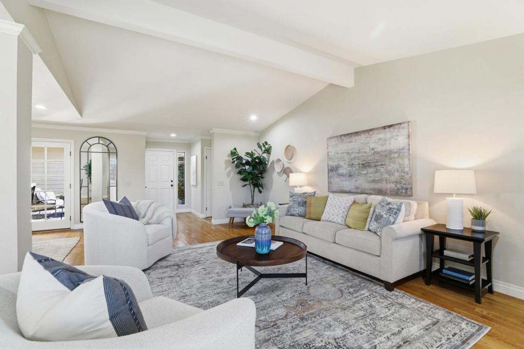 7351 Via Laguna
