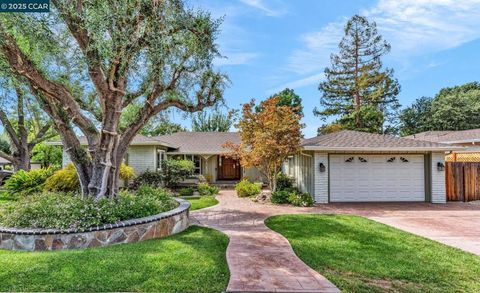 Photo of 3638 Perada Drive Dr, Walnut Creek, CA 94598 (MLS # 41113075)