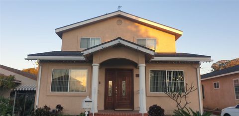 Photo of 3148 Magnolia Ave, Long Beach, CA 90806 (MLS # DW26019003)