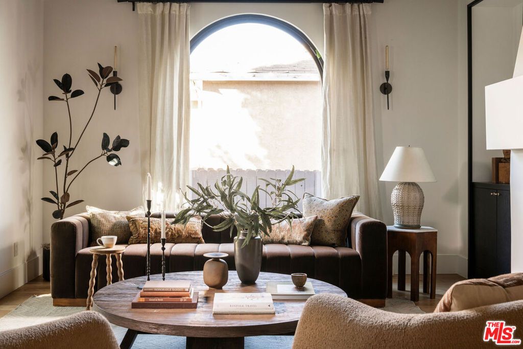 Photo of 5308 Hillcrest Drive, Los Angeles, CA 90043 (MLS # 25618167)