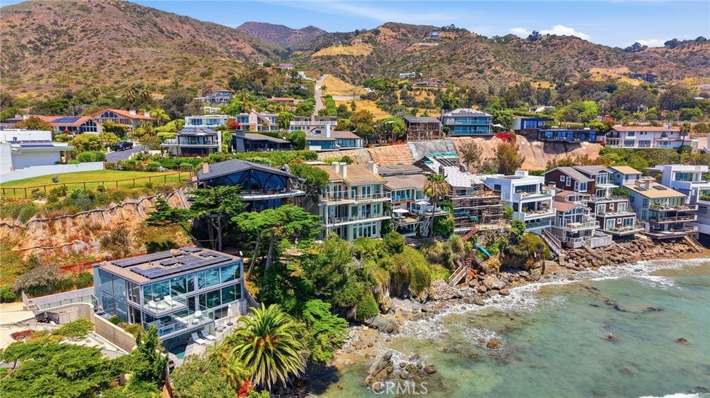 Photo of 31532 Victoria Point Rd, Malibu, CA 90265 (MLS # OC26084966)