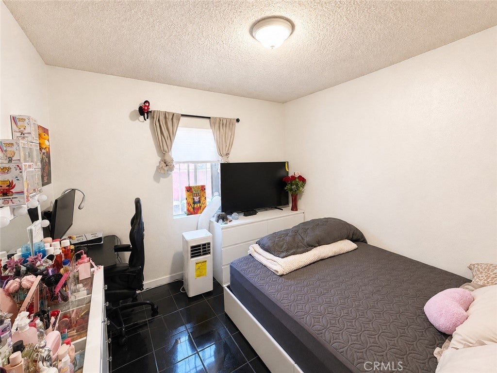7833 Crocker