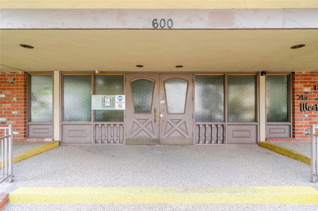 600 W Stocker Street 319