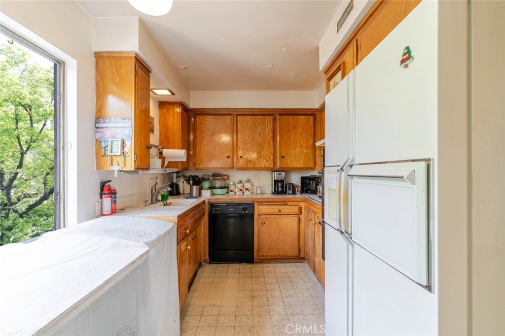 600 W Stocker Street 319