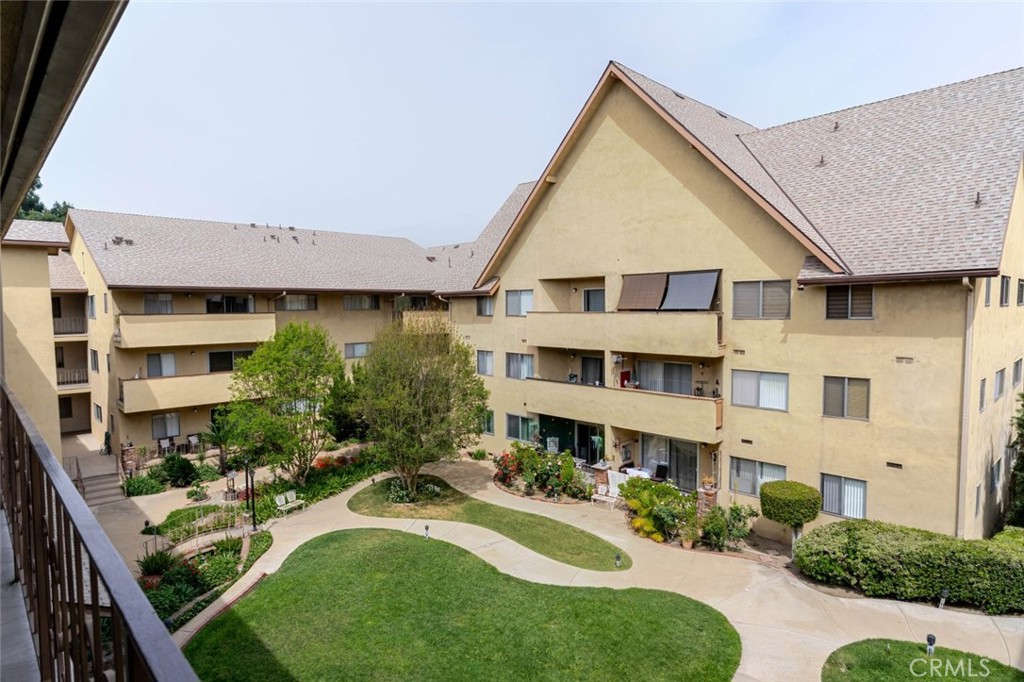 600 W Stocker Street 319