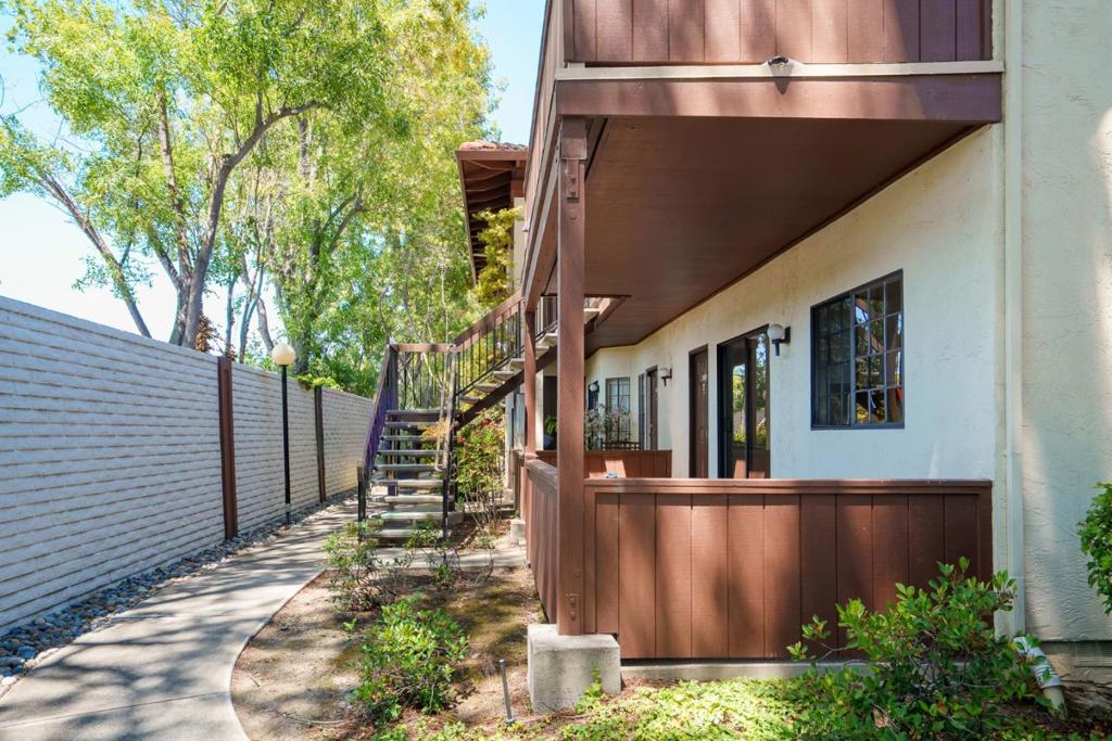 466 Costa Mesa Terrace D
