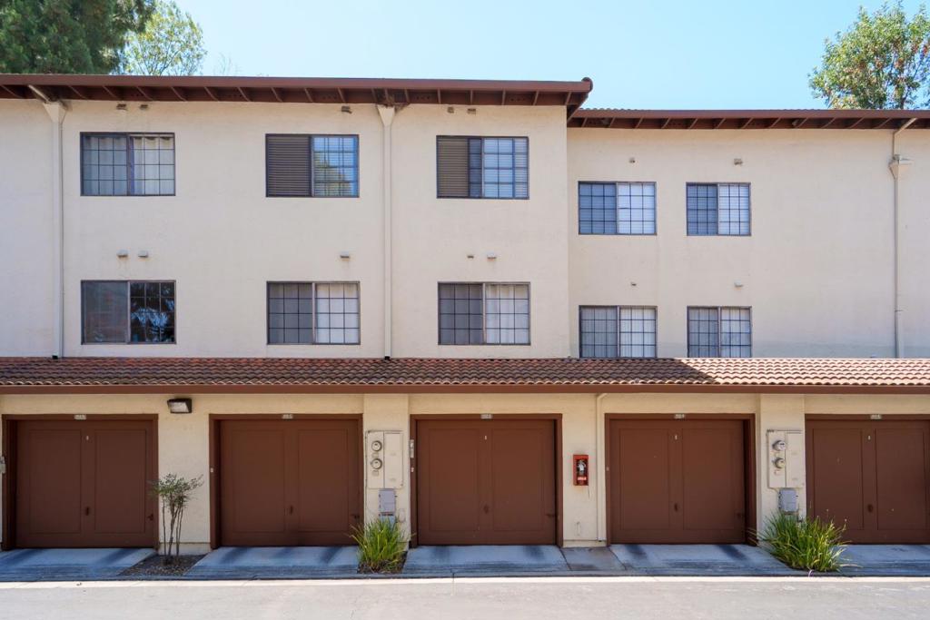 466 Costa Mesa Terrace D