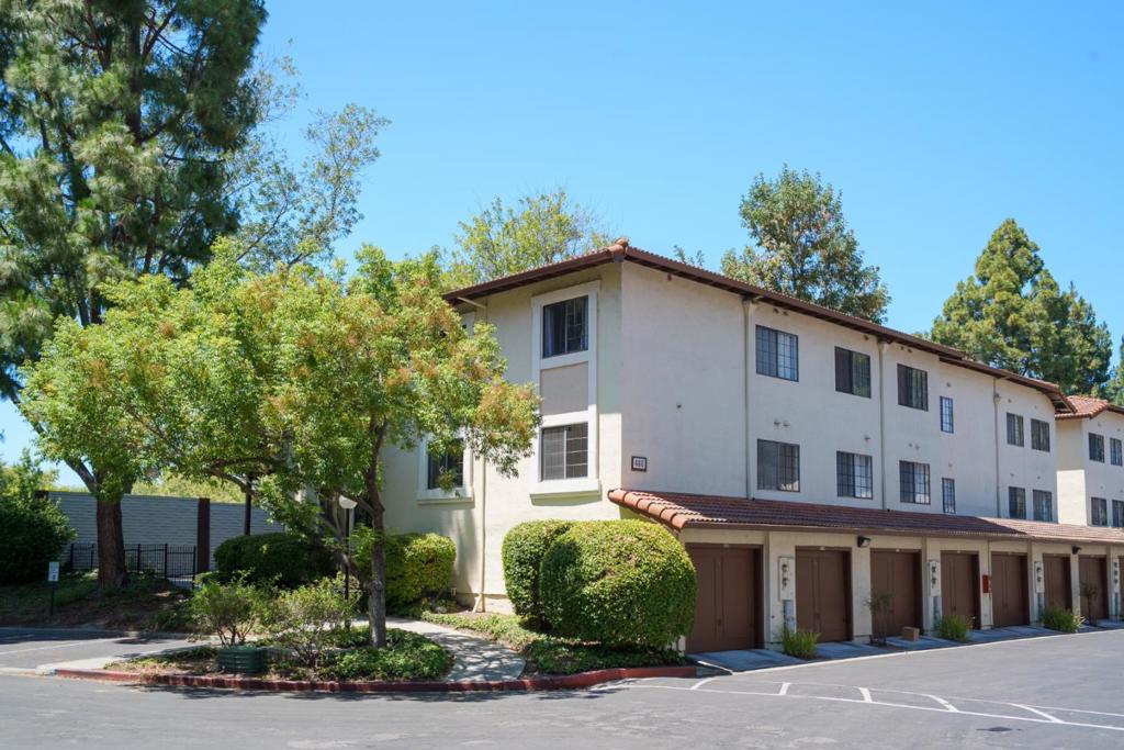 466 Costa Mesa Terrace D