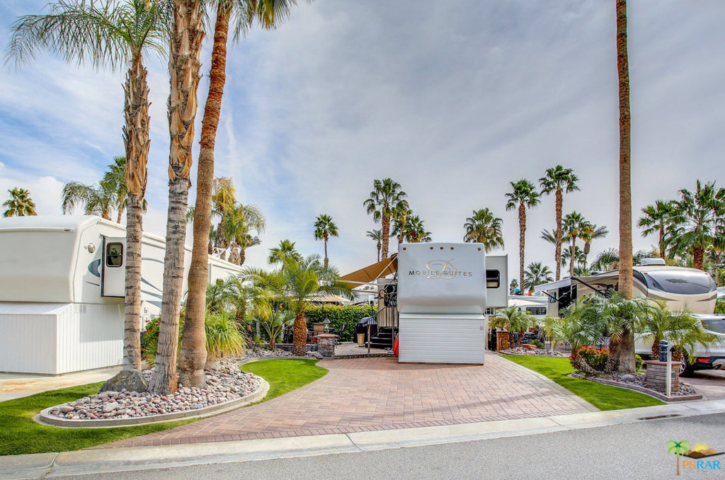 Nice interior lot close to El Saguaro Clubhouse, golf starter, Pickleball, pools and spa, 19th Hole Bar and the majority of activities. The guard gated resort sits on 137 beautifully landscaped acres with 27 holes of executive golf, 10 tennis courts, 13 pickleball courts, 8 swimming pools, a fully equipped fitness center, espresso bar, beauty salon/barber shop, full-service restaurant, convenience store, two club houses, activities, special events and so much more.