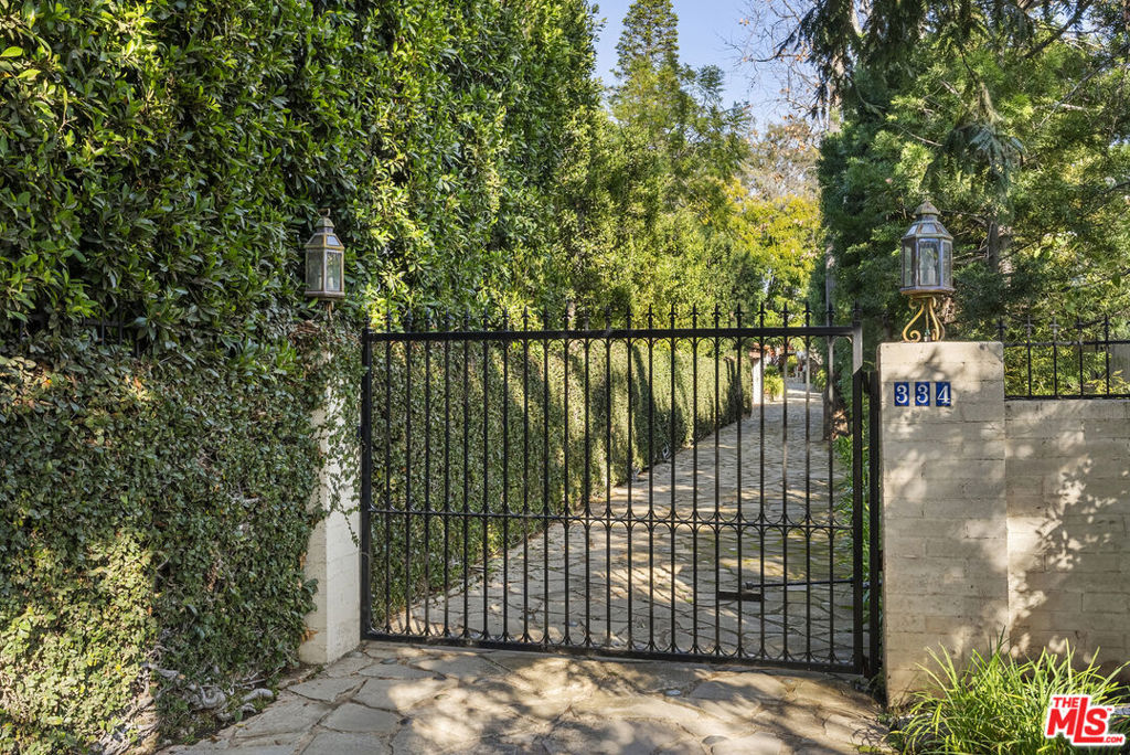 334 N Carmelina Avenue