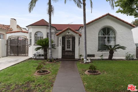 Photo of 2943 Chesapeake Avenue, Los Angeles, CA 90016 (MLS # 26672305)