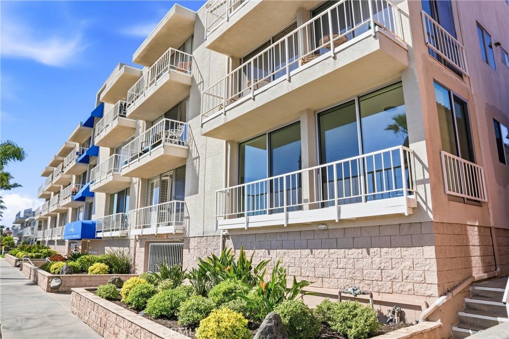 383 Bay Shore 203