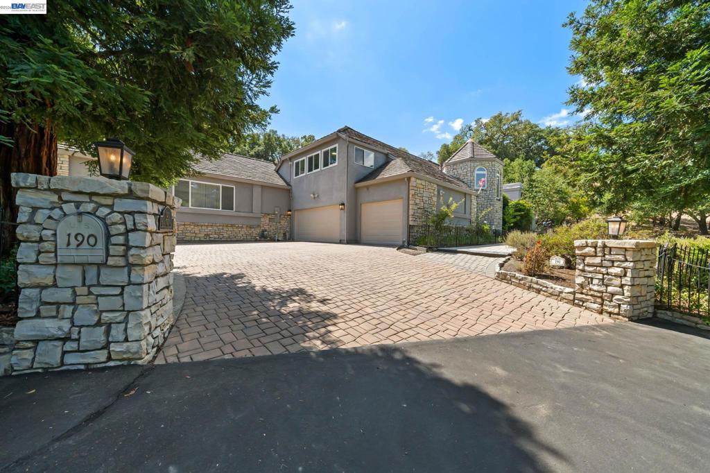 190 Silver Pine Ln