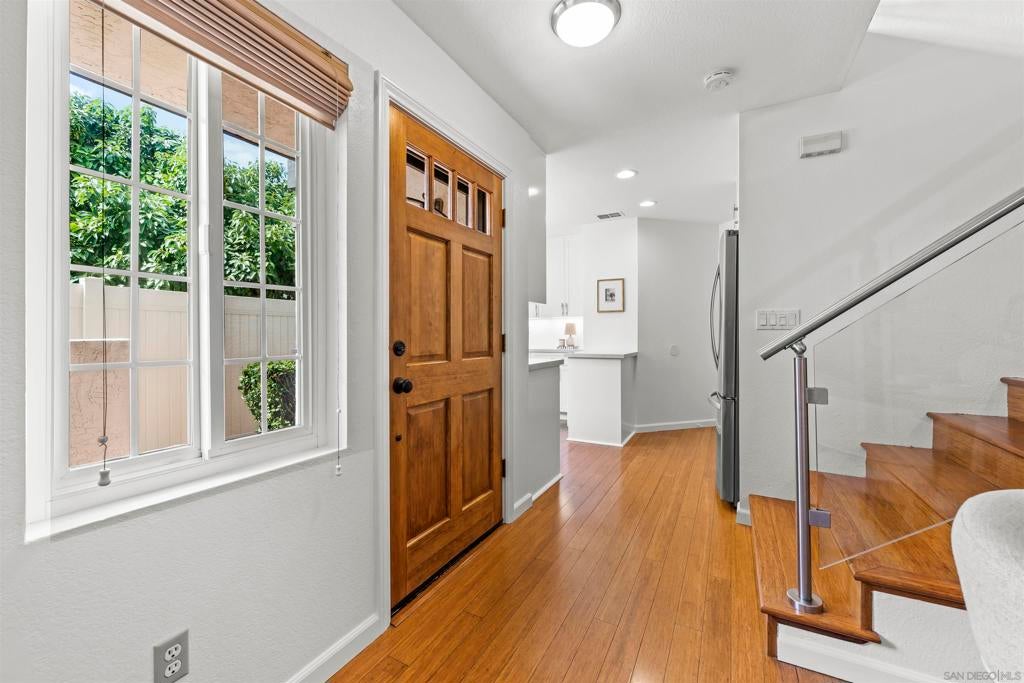 558 E Ave