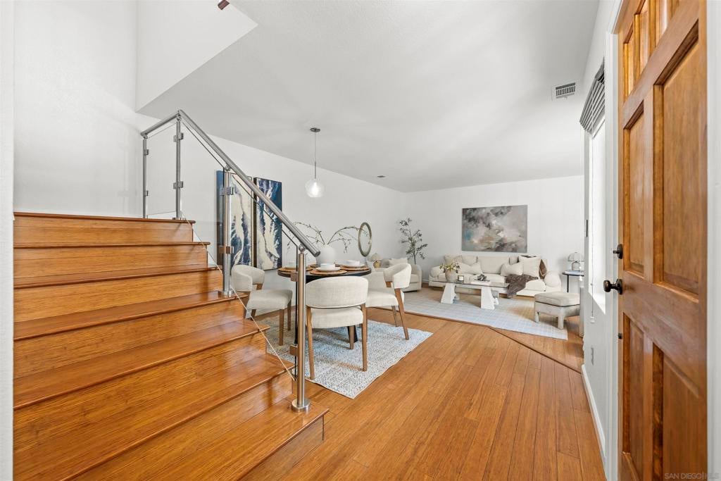 558 E Ave