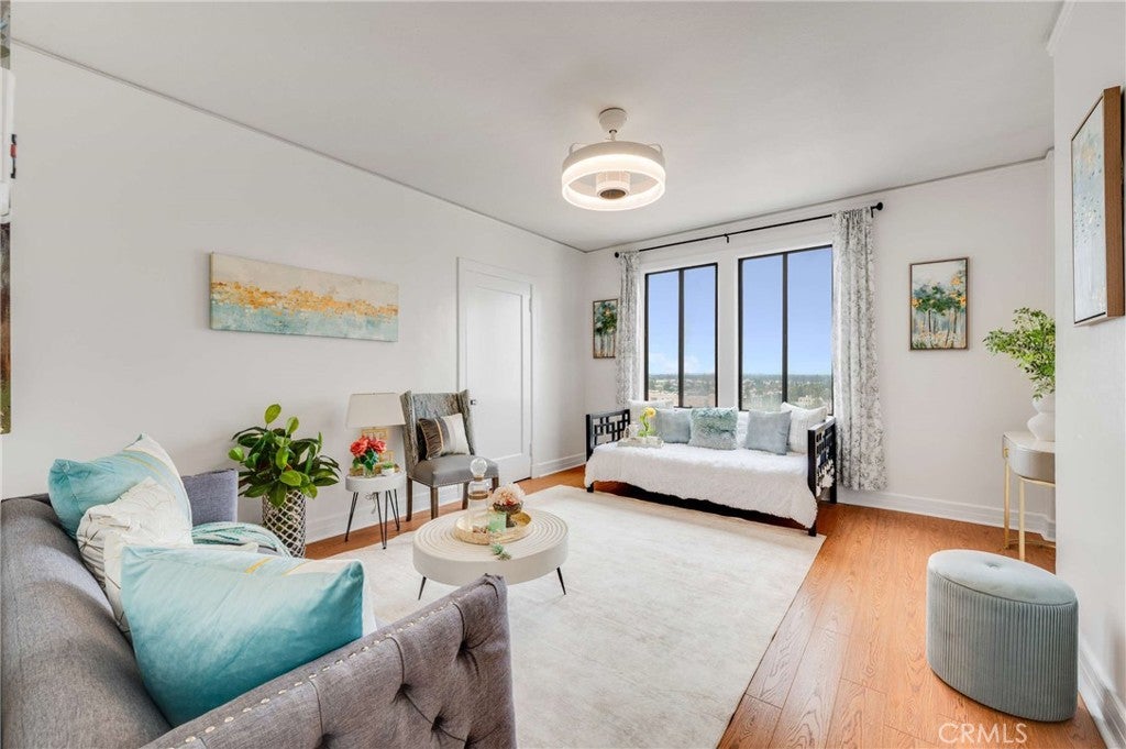 315 W 3rd ST