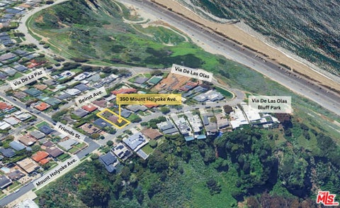 Photo of 350 N Mount Holyoke Avenue, Pacific Palisades, CA 90272 (MLS # 26836917)