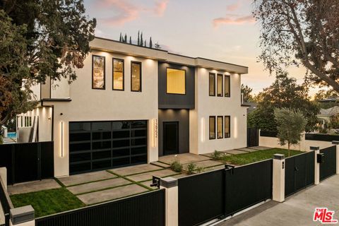 Photo of 12952 Huston Street, Sherman Oaks, CA 91423 (MLS # 26648173)