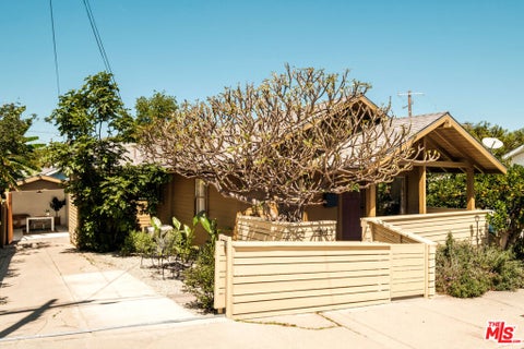 Tiny photo for 643 N Vendome Street, Los Angeles, CA 90026 (MLS # 26843075)