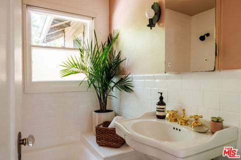 Tiny photo for 643 N Vendome Street, Los Angeles, CA 90026 (MLS # 26843075)