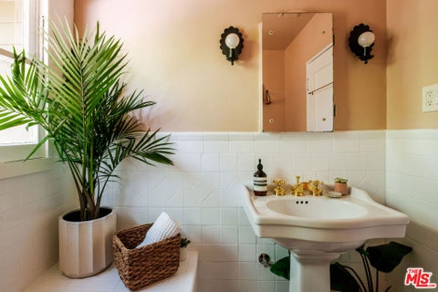 Tiny photo for 643 N Vendome Street, Los Angeles, CA 90026 (MLS # 26843075)