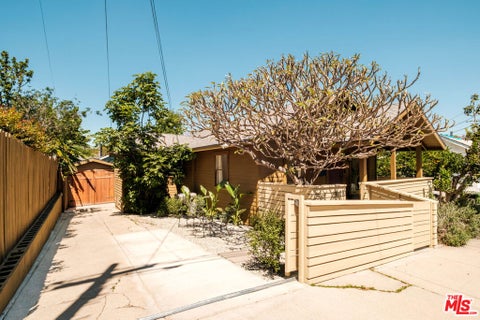 Tiny photo for 643 N Vendome Street, Los Angeles, CA 90026 (MLS # 26843075)