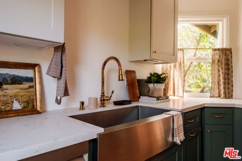 Tiny photo for 643 N Vendome Street, Los Angeles, CA 90026 (MLS # 26843075)