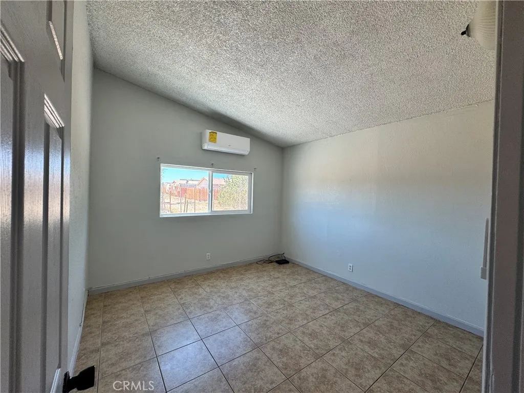 Hesperia, California 92345, United States, ,Residential,Active,243446