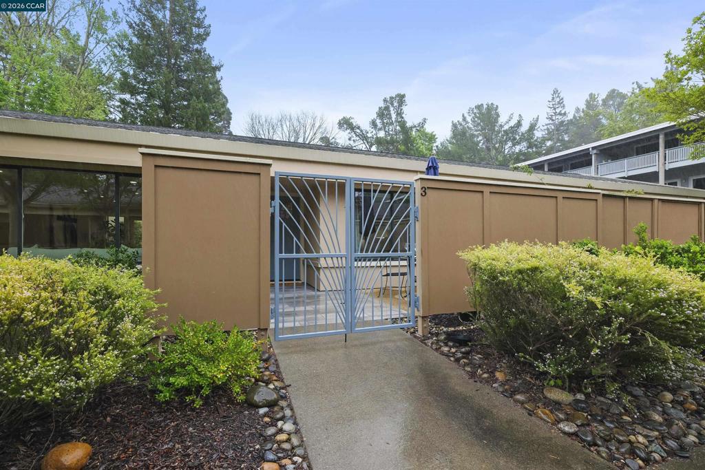 1152 Fairlawn Ct 3