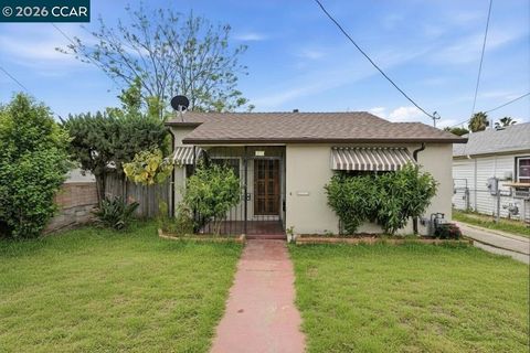 Photo of 6719 Eastlawn St, Oakland, CA 94621 (MLS # 41129172)