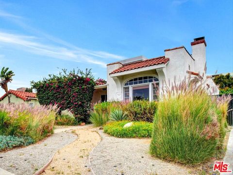 Photo of 6171 Barrows Drive, Los Angeles, CA 90048 (MLS # 26743021)
