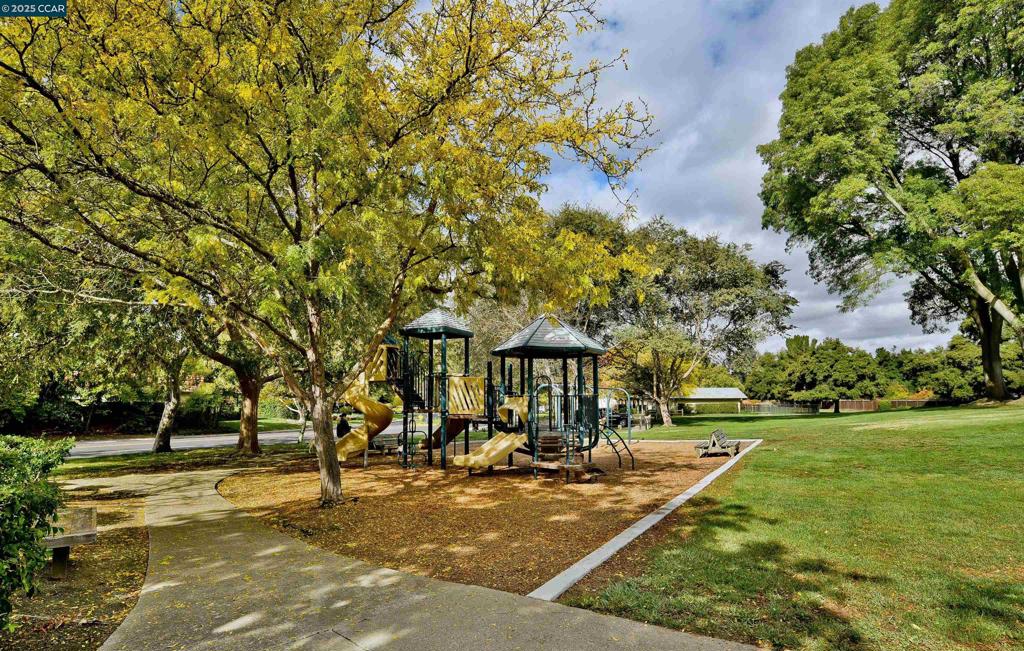 SYCAMOOMES - Residential Lease