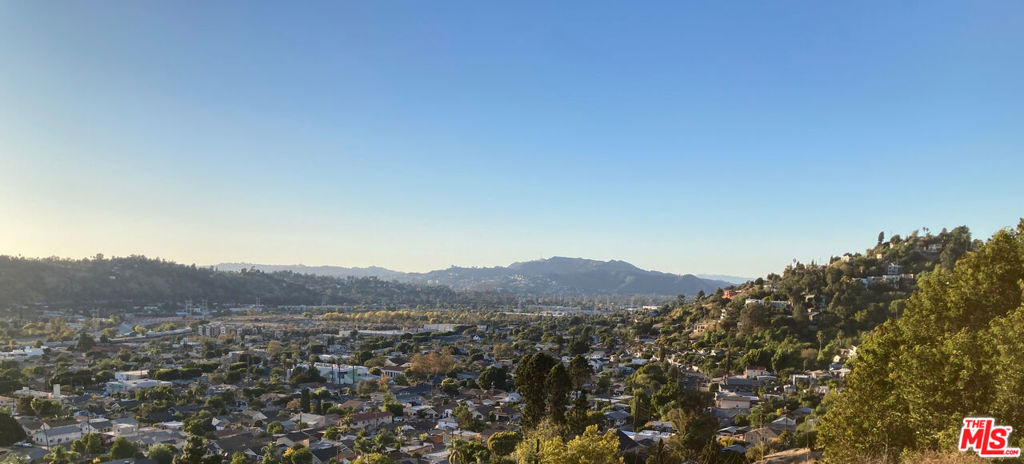 Perfect Mount Washington location to build your urban getaway. Expansive city views. Accessible lot on a paper street about 265ft away from Beech and Montalvo. This location is just minutes away from eateries, lounges and places to meet friends.