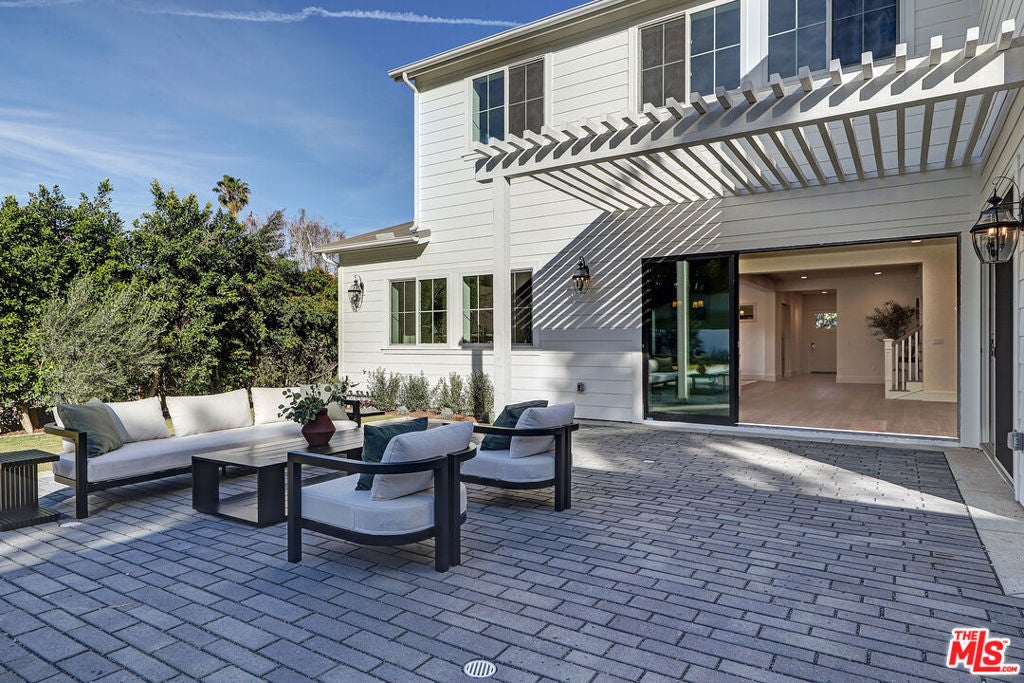 Photo of 4241 Woodcliff Road, Sherman Oaks, CA 91403 (MLS # 26666259)
