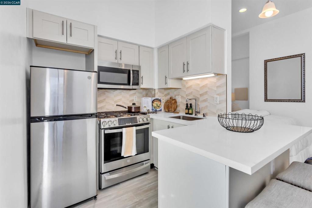 410 Webster St 5