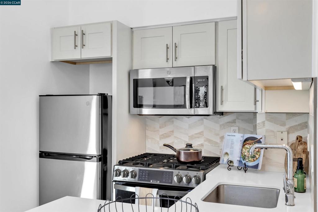 410 Webster St 5