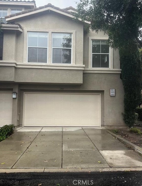Gated Oak Creek Community. 2 Bedroom + Loft (on 3rd floor), 2 bath, 2 Car attached garage with Driveway for Extra Parking. Newer fresh paint, Newer Liminate flooring, Washer, Dryer and Refrigerator included. HOA facilities are : Pool, Parks, Tennis Courts. Elemantry school just cross bridge walk away. Shopping Center and freeways are near by. Must See ......