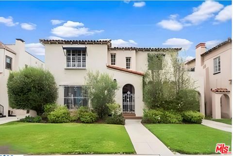 Photo of 126 Hamilton Drive, Beverly Hills, CA 90212 (MLS # 26671067)