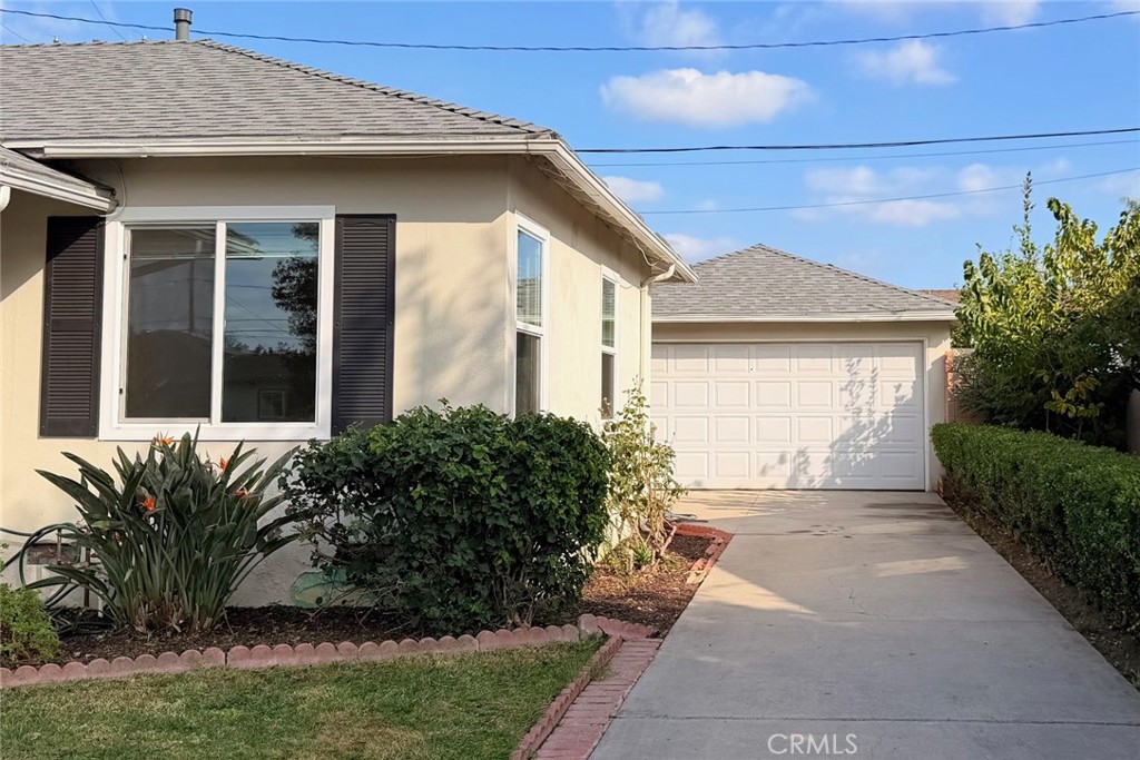 1505 N Rosewood Avenue