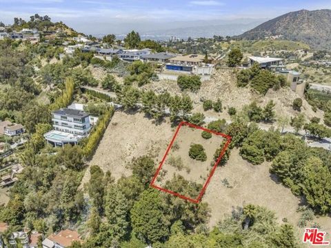 Photo of 7060 Mulholland Drive, Los Angeles, CA 90068 (MLS # 25510639)