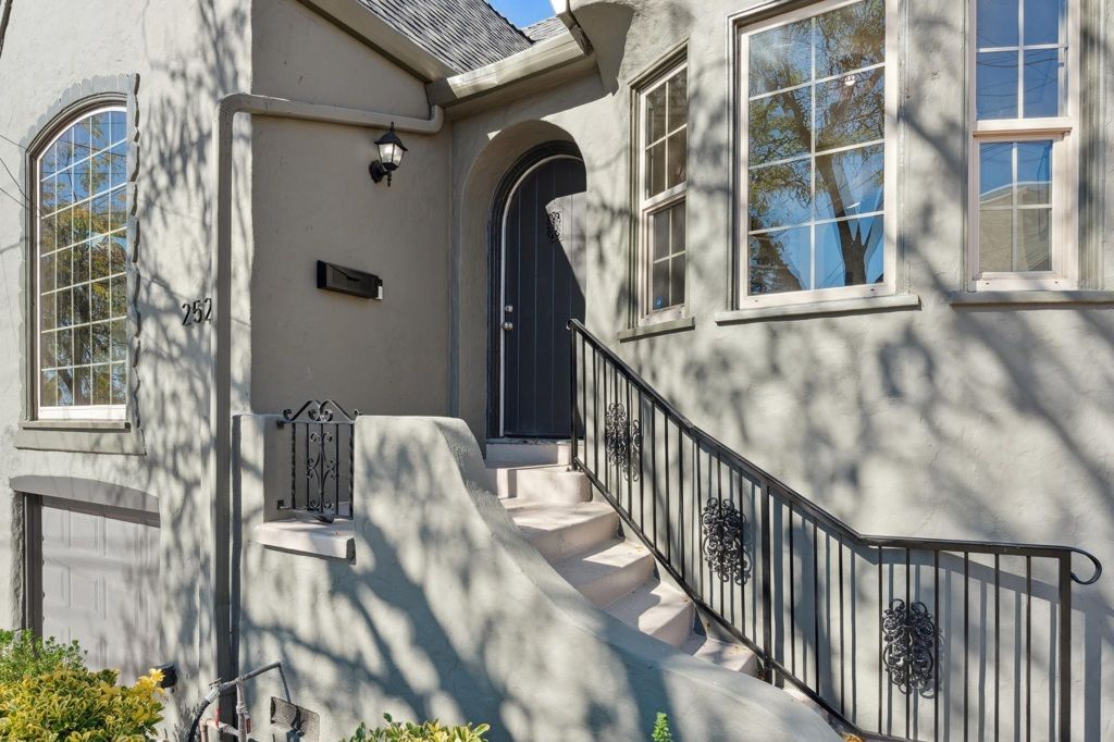 Photo of 2521 2521 80th Ave Ave, Oakland, CA 94605 (MLS # 41121627)