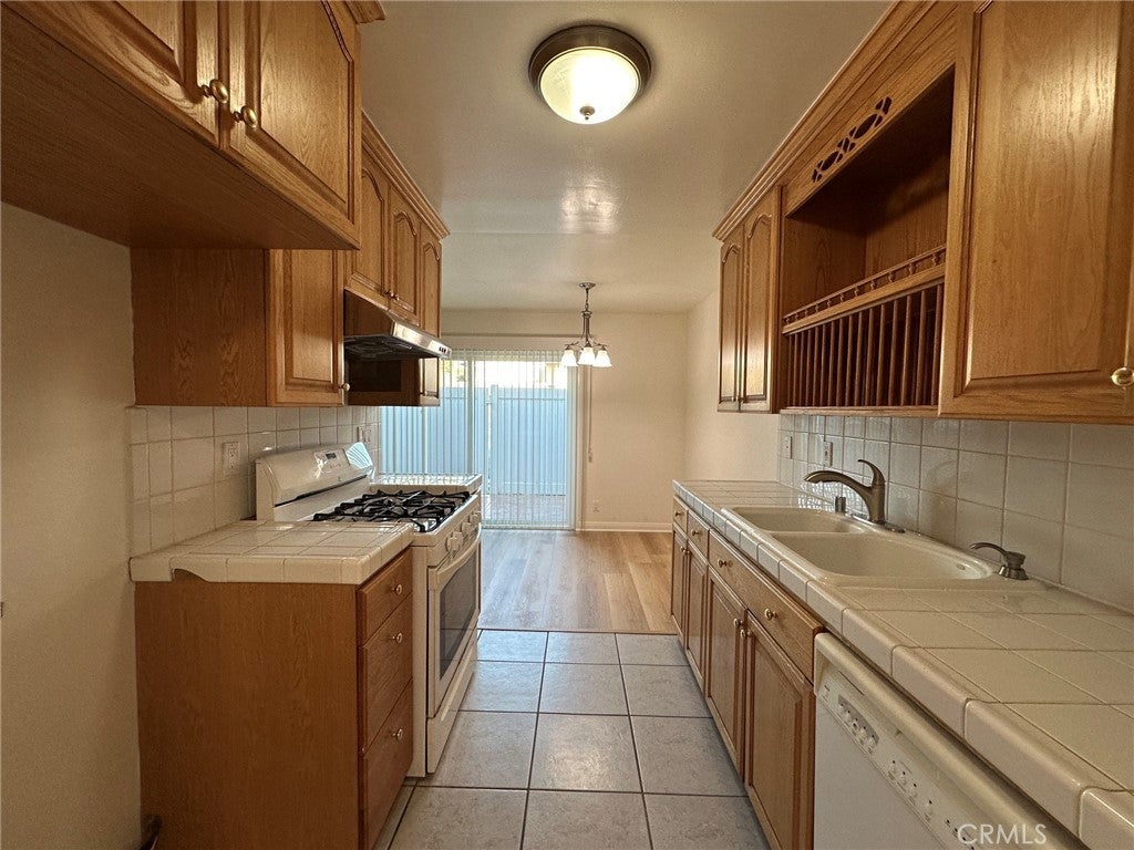 1436 Forest Glen Drive 35