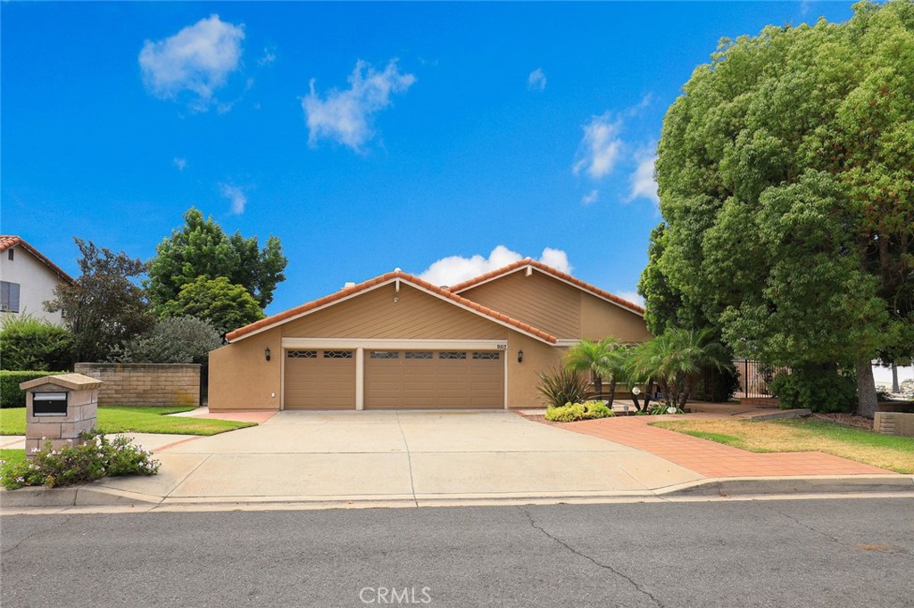 Rare Single-Level Home in Top School District
4 Bedrooms · 3 Bathrooms · Spacious & Functional Layout
Located north of the 210 freeway, convenient access to major routes
Zoned for Los Osos High School, a highly-rated school
HUGE backyard includes a basketball court and sand volleyball court
No pool, No HOA!!